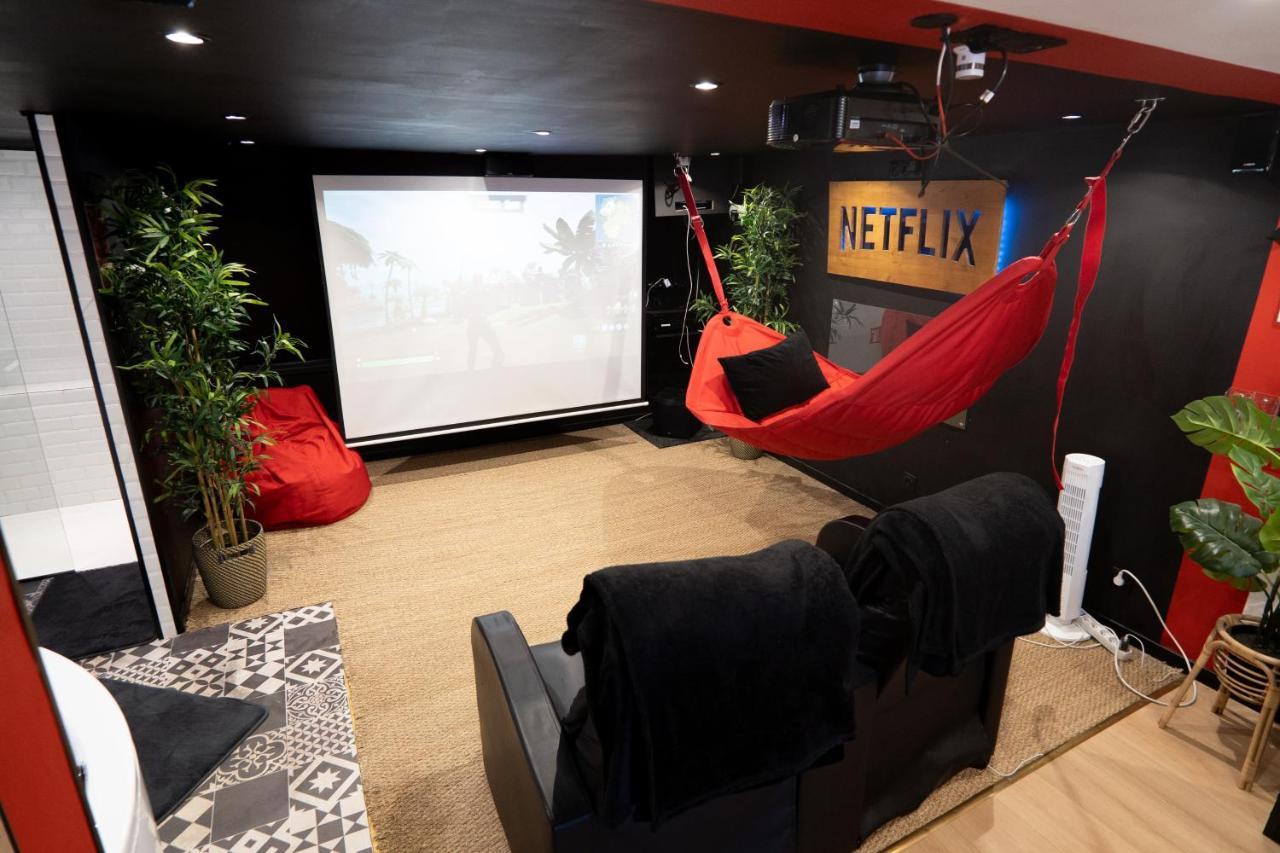 Capsule Cinema - Balneo Home Cinema Playstation 5 瓦朗西纳 外观 照片